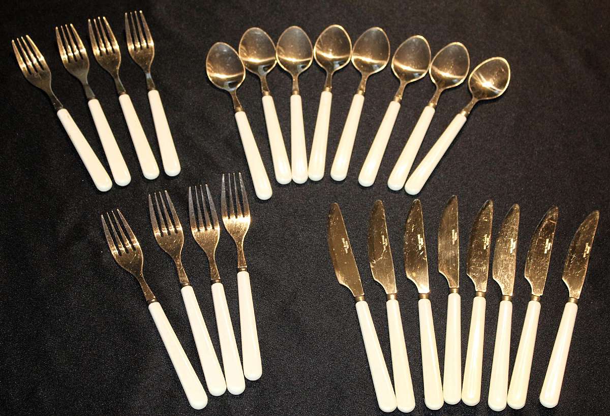 Up for sale is this Imperial La Cuisine 24 Pieces Stainless Flatware. Included are Eight 7 1/4"Spoons, Eight 8 1/4" Knifes and Eight 7 3/4"Forks.  Everything we offer at auctions is pre - owned & used. This item(s) may show some signs o
