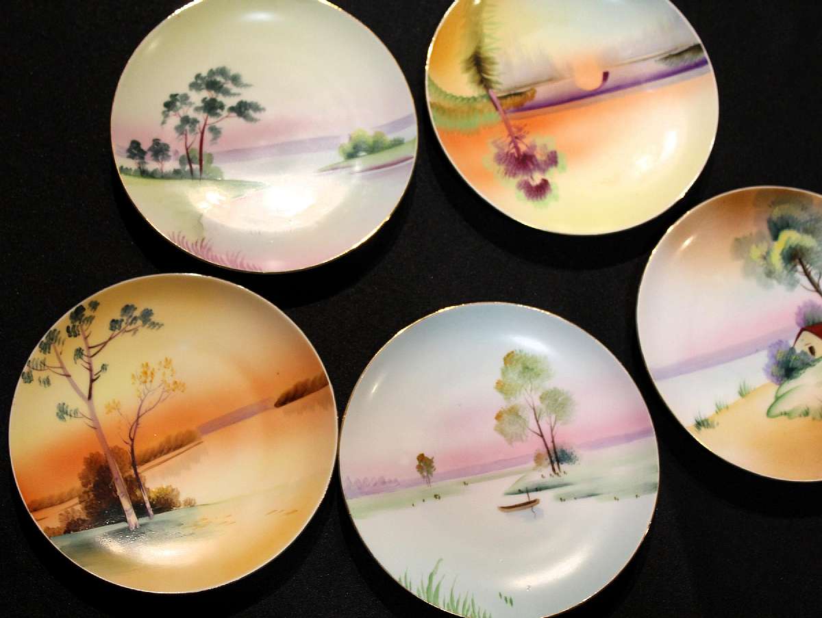 Up for sale is this Beautiful Vintage Meito Japan Set Of Five Hand Painted Plates in very good condition with no chips or cracks. They measure approx. 6 3/8"W.Shipping Excludes: Alaska/Hawaii, US Protectorates, APO/FPO, PO BoxShipping Provided to t