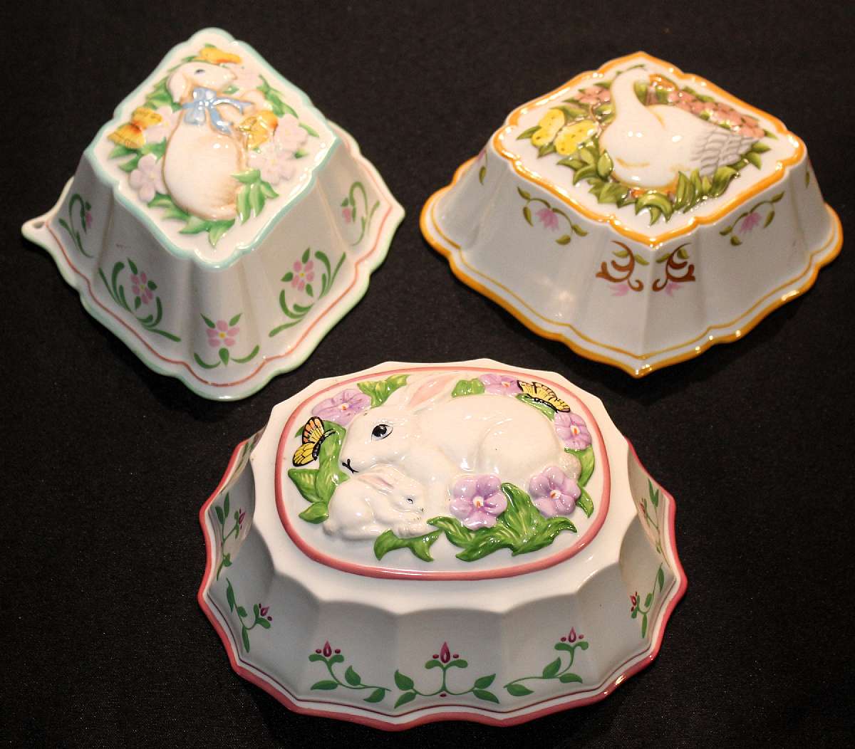 Up for sale are these Three Vintage Le Cordon Bleu Franklin Mint Hanging Decorative Molds in excellent condition with no chips or cracks. They are approx. 8"W.Shipping Excludes: Alaska/Hawaii, US Protectorates, APO/FPO, PO BoxShipping Provided to t