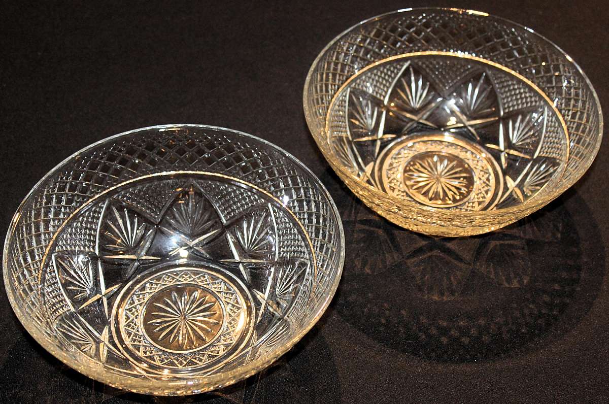 Up for sale are these Cristal Dâ€™Arques Durand Antique Clear Set Of Two Large Salad Serving Bowls in Outstanding excellent condition with no chips or cracks. They measure approx. 10 1/4"W by 4 1/8"D.Shipping Excludes: Alaska/H
