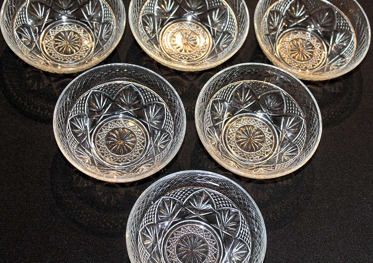 Up for sale are these Cristal Dâ€™Arques Durand Antique Clear Set Of Six Individual Salad Bowls in Outstanding excellent condition with no chips or cracks. They measure approx. 5 5/8"W by 2 3/8"D.Shipping Excludes: Alaska/Hawai