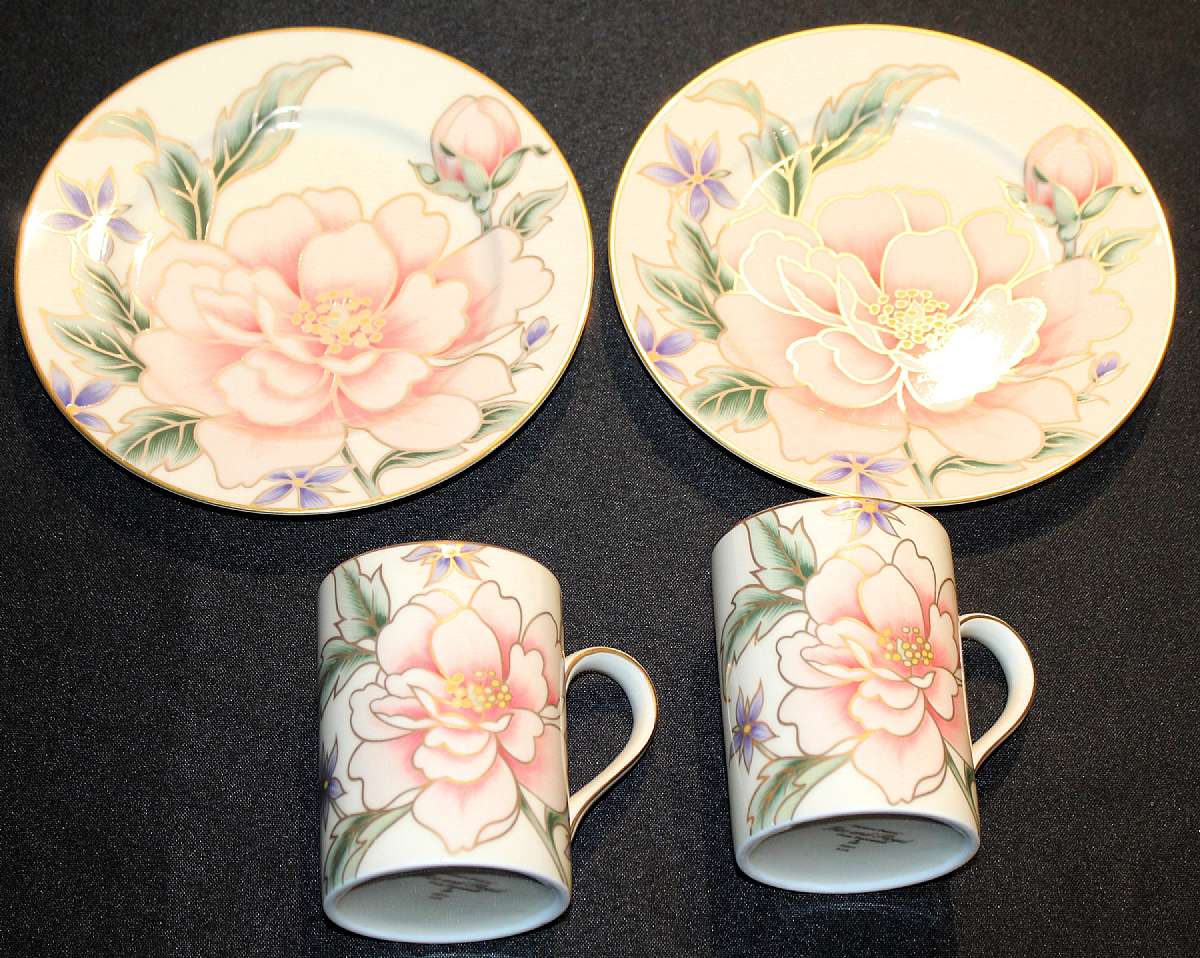 Up for sale are these Fitz & Floyd Palace Peony Four Piece Set in excellent condition with no chips or cracks. They look like they were never used. The two plates measure approx. 7 1/2 inches wide. The two mugs measure approx. 3 7/8"T by 2 7/8"W. I have F