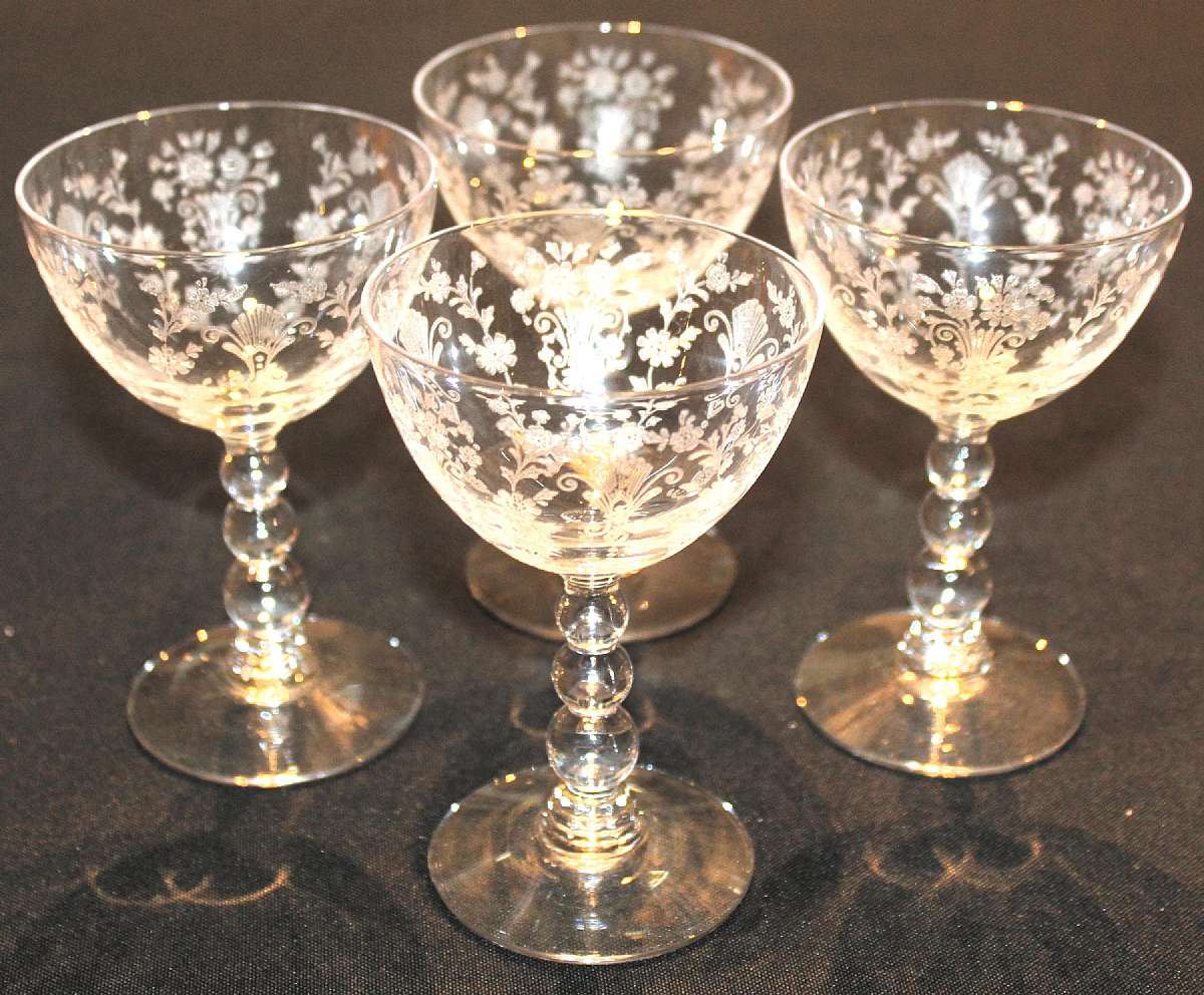 Up for sale are these Beautiful Duncan & Miller First Love Set Of Four Liquor Cocktail Glasses in excellent condition with no chips or cracks. The Glasses measure approx. 4 1/2"T by 2 7/8"W. Gorgeous Vintage Stemware. I have more sales for t
