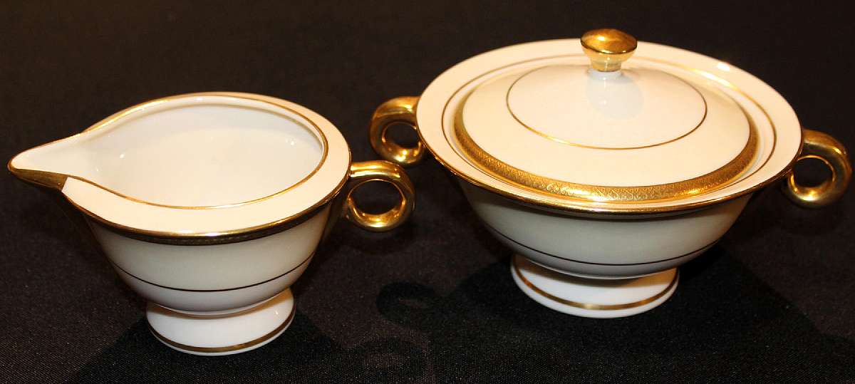 Up for sale is this Theodore Haviland Milford Creamer & Covered Sugar Bowl in great condition with no chips or cracks. Circa 1951. Please see my other sales for more of this pattern. Shipping Excludes: Alaska/Hawaii, US Protectorates, APO/FPO, PO Box