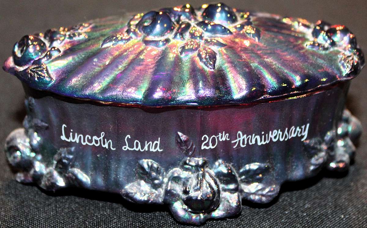 Up for sale is this Fenton Lincoln Land LLCGC 1997 20th Anniversary Milwaukee Covered Glass Container in excellent condition with no chips or cracks. The container measures approx. 4 1/4"L by 2 1/4"W.Shipping Excludes: Alaska/Hawaii, US Protect