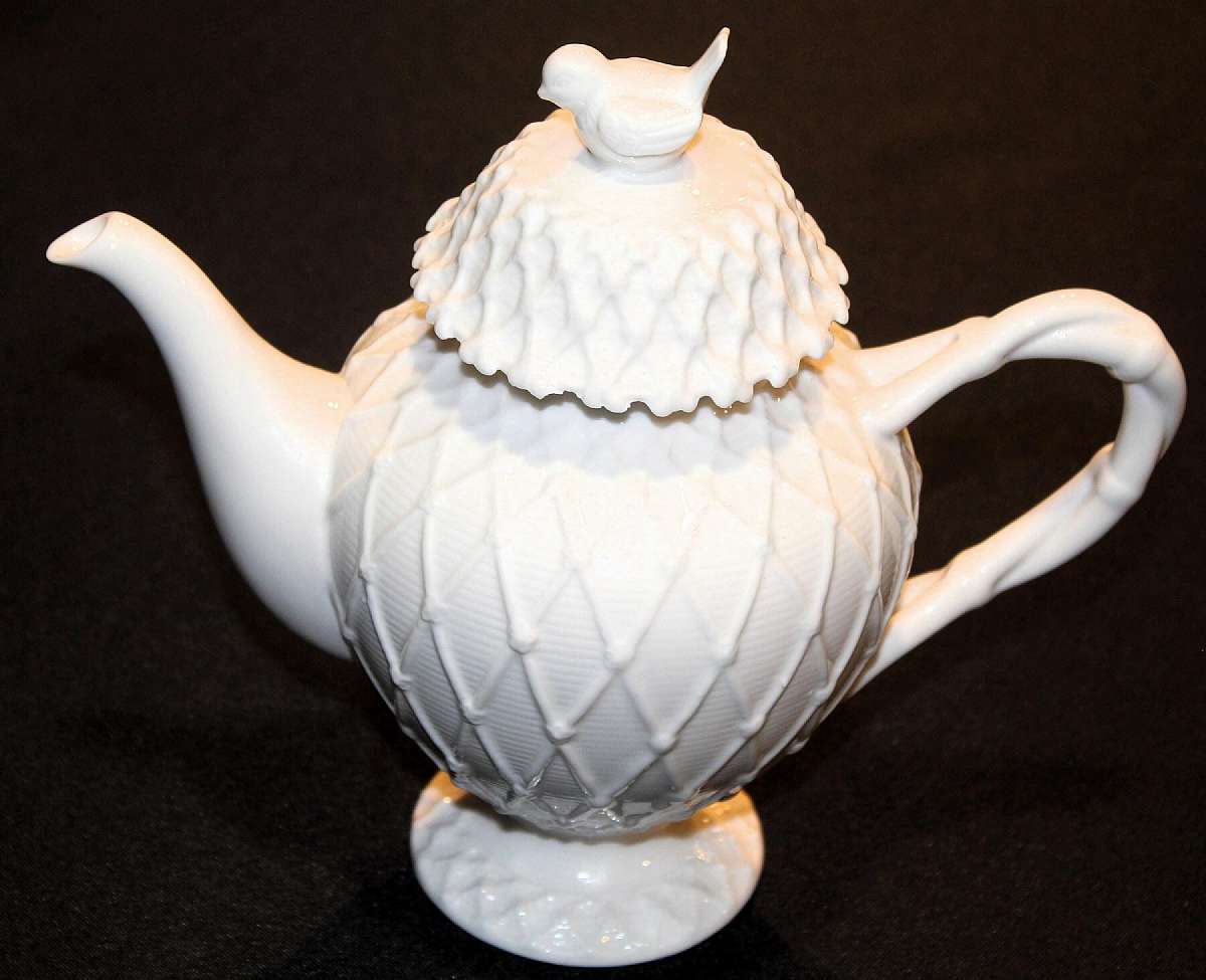 Up for sale is this vintage Grace's Teaware Teapot Bird & Trellis Design in excellent condition with no chips or cracks. Measures approx. 8 1/2"T with the lid and about 9 1/2" handle to spout.  Shipping Excludes: Alaska/Hawaii, US Protector