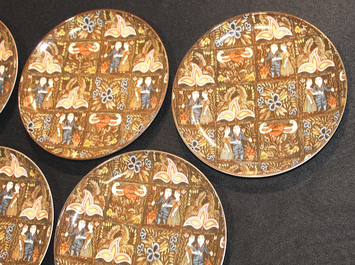 Up for sale are these Seymour Mann Authentic Country Quilt Reproduction Set Of Six Plates in great condition with no chips or cracks. The plates measure approx. 7 1/2 inches wide.  They are circa 1980. Shipping Excludes: Alaska/Hawaii, US Protectorates,