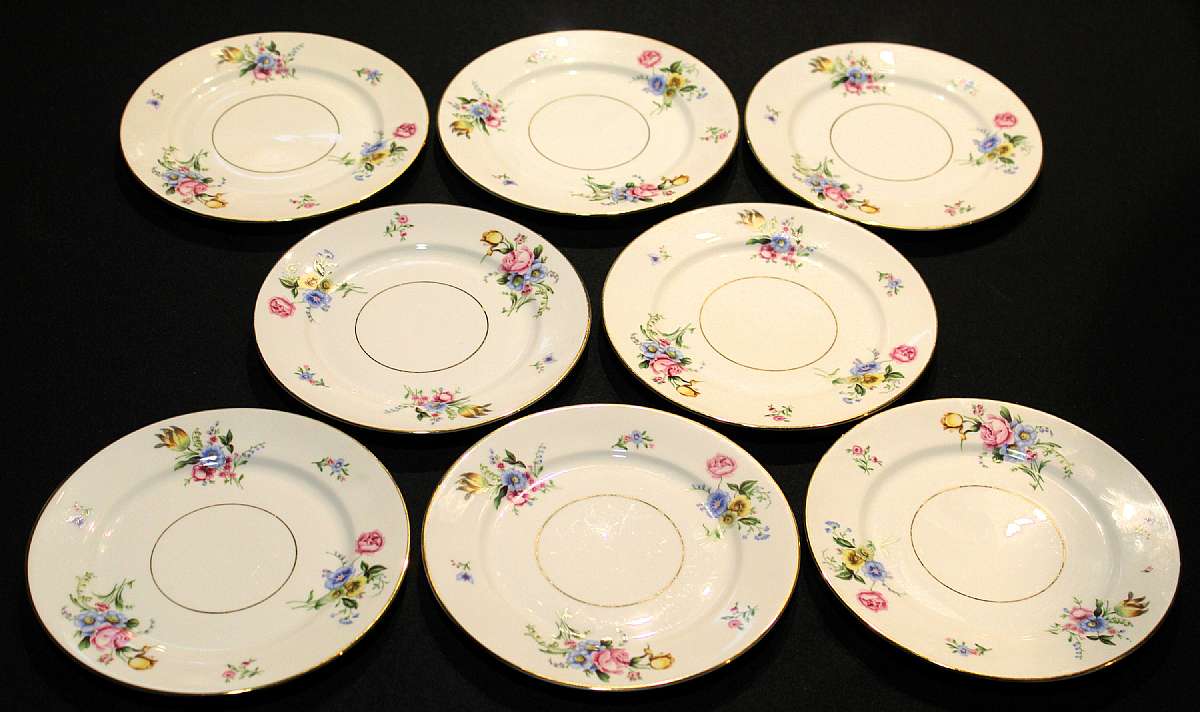 Up for sale are these Heinrich Pattern 16419 Set Of 8 Floral Salad Plates in great condition with no chips or cracks. They measure approx. 7 7/8 inches wide. Please see my other sales for this beautiful patternShipping Excludes: Alaska/Hawaii, US Protect