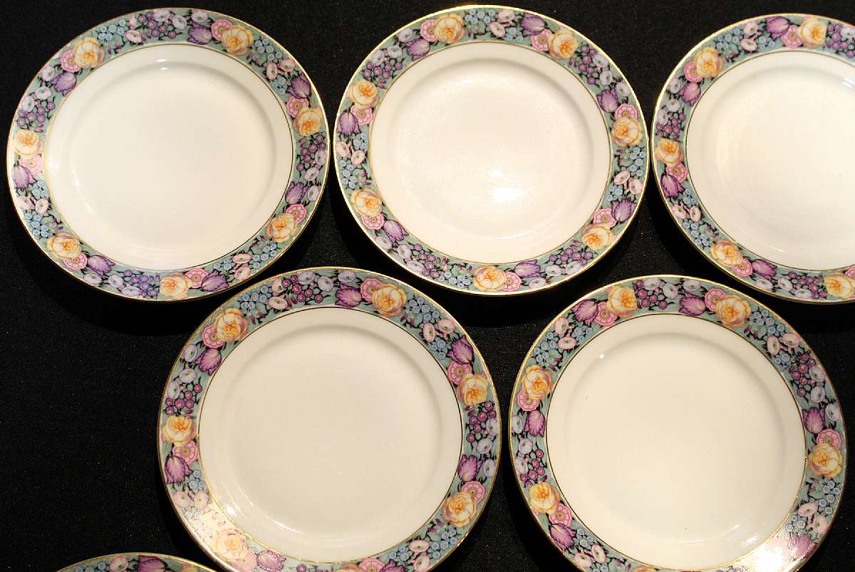 Up for sale are these Thomas 3091 Set Of Eight Bread & Butter Plates Circa 1908-1939 in great condition with no chips or cracks. Pattern number 3091. They measure approx. 6"W. I have other sales for this pattern.Shipping Excludes: Alaska/Hawaii,