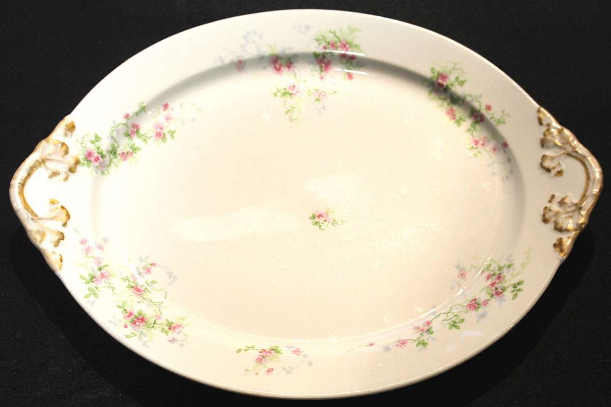Up for sale is this WM Guerin & Co Pattern GUE18 Limoges France Platter. No chips or cracks. The platter measures approx. 13 3/4"L by 10 1/8"W.Shipping Excludes: Alaska/Hawaii, US Protectorates, APO/FPO, PO BoxShipping Provided to the Unit