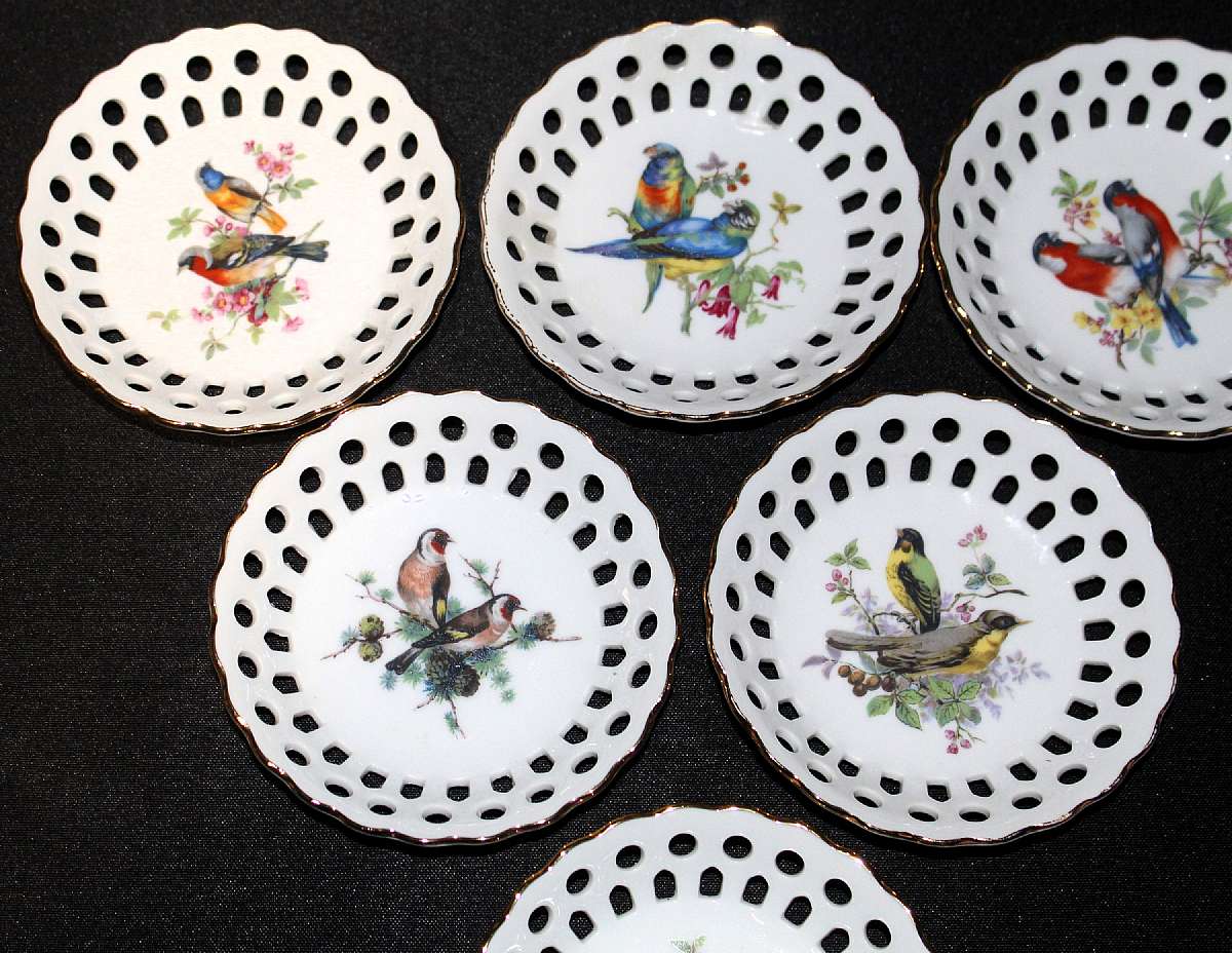 Up for sale are these Wiesenthal Porzellan Germany Set Of Six Decorative Coasters With A Bird Design in great condition with no chips or cracks. They measure approx. 4 1/2"W by 1"T. One coaster has some gold trim wear. Shipping Excludes: Alaska