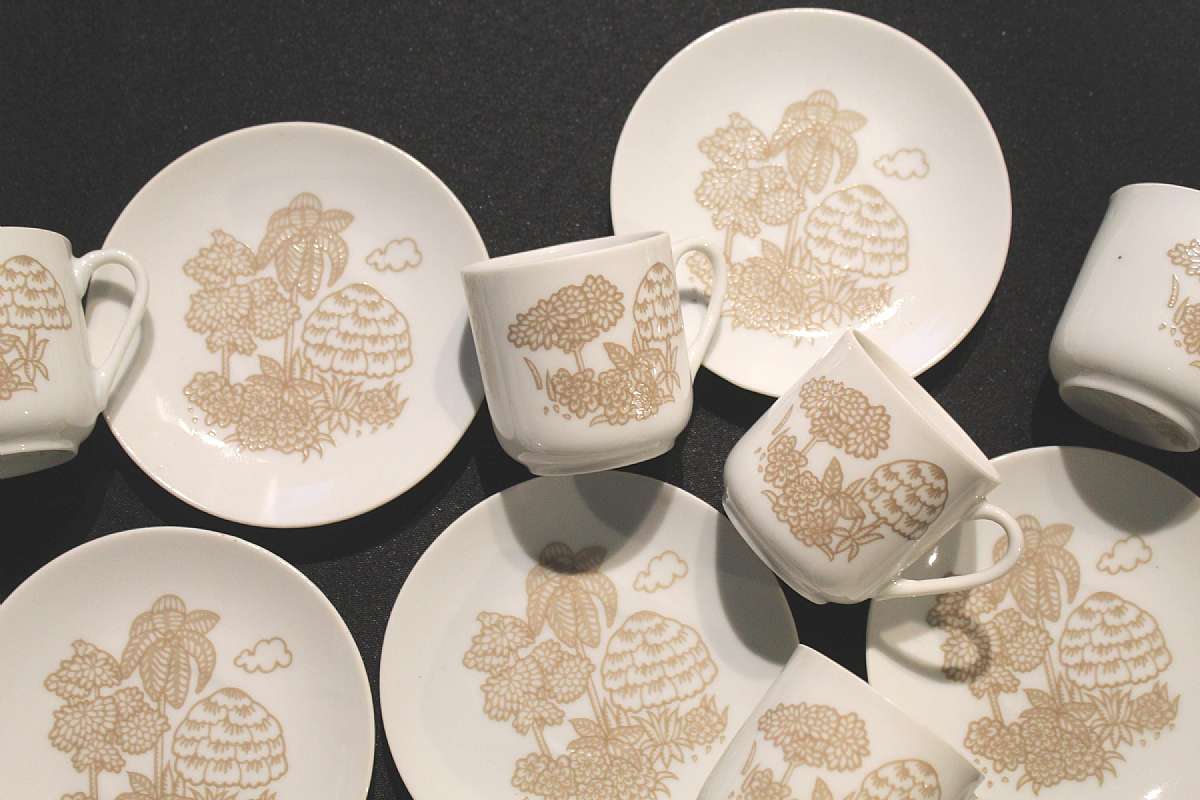 Up for sale are these Bali Fine China Japan Toscany Set Of 8 Demitasse Cup & Saucer Sets  in great condition with no chips or cracks. Fully marked on the reverse. The cups measure approx. 2 1/4"T by 2 1/4"W.Shipping Excludes: Alaska/Hawaii,