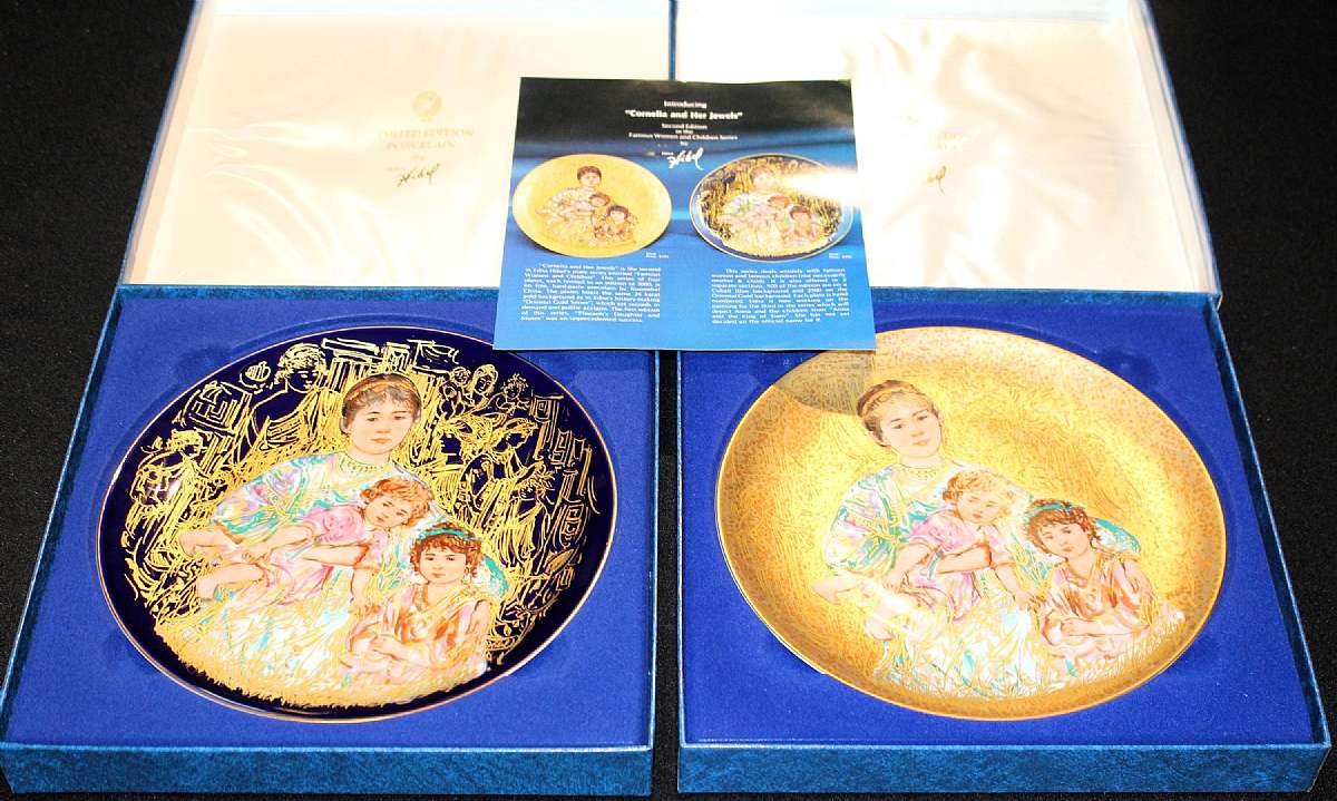 Up for sale are these Edna Hibel Rosenthal Plates Cornelia And Her Jewels Cobalt & Gold Plates in the famous Rosenthal Blue Cobalt Background and the famous 24 Karat gold background. In excellent condition with no chips or cracks in there original box. Th