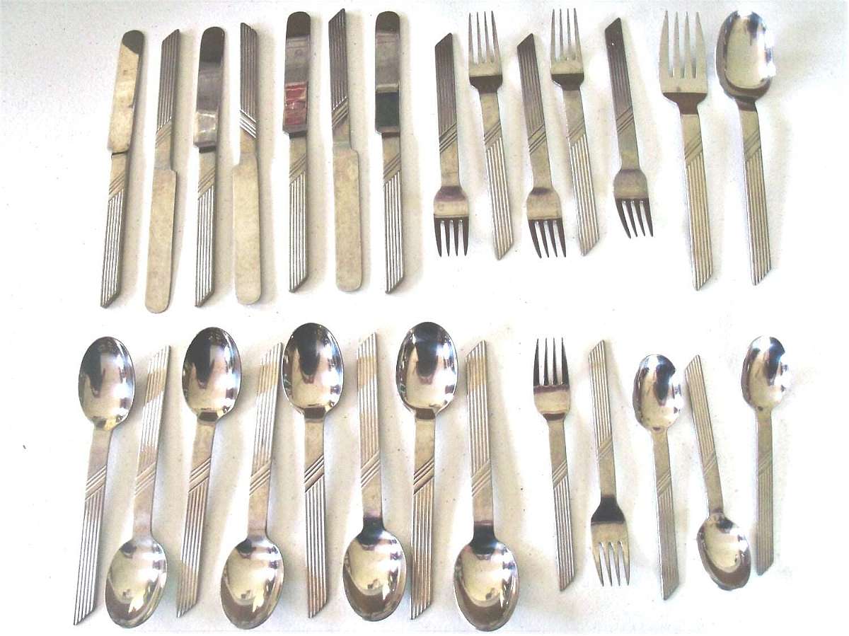 Up for sale are these Oxford Hall Orion Stainless Cutlery Flatware Silverware Vintage 29 Piece Set. Included are 8 tablespoons, 5 large forks, 3 teaspoons, 7 knifes, 4 small forks (only 2 pictured but there are 4), 1 serving spoon & 1 serving fork. Everyt