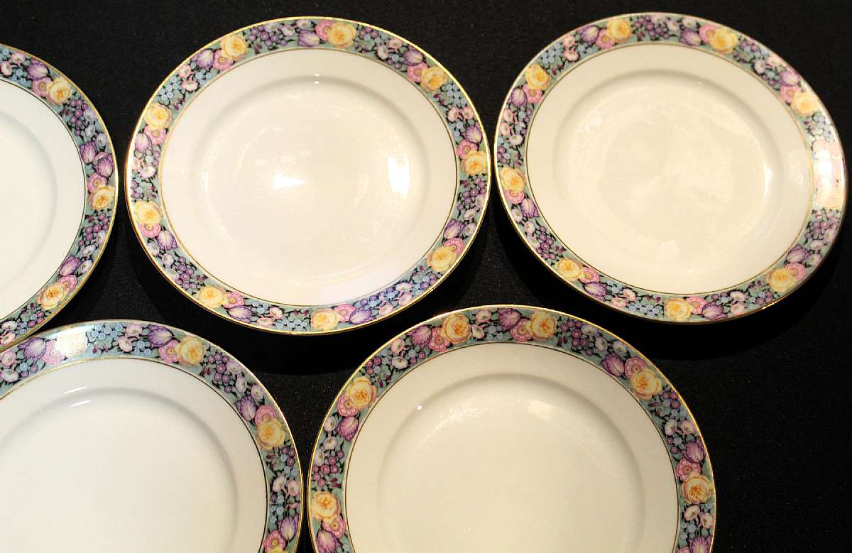 Up for sale are these Thomas 3091 Set Of Seven Salad Plates 1908-1939 in great condition with no chips or cracks. Pattern number 3091. They measure approx. 7 5/8"W. I have other sales for this pattern.Shipping Excludes: Alaska/Hawaii, US Protectorat