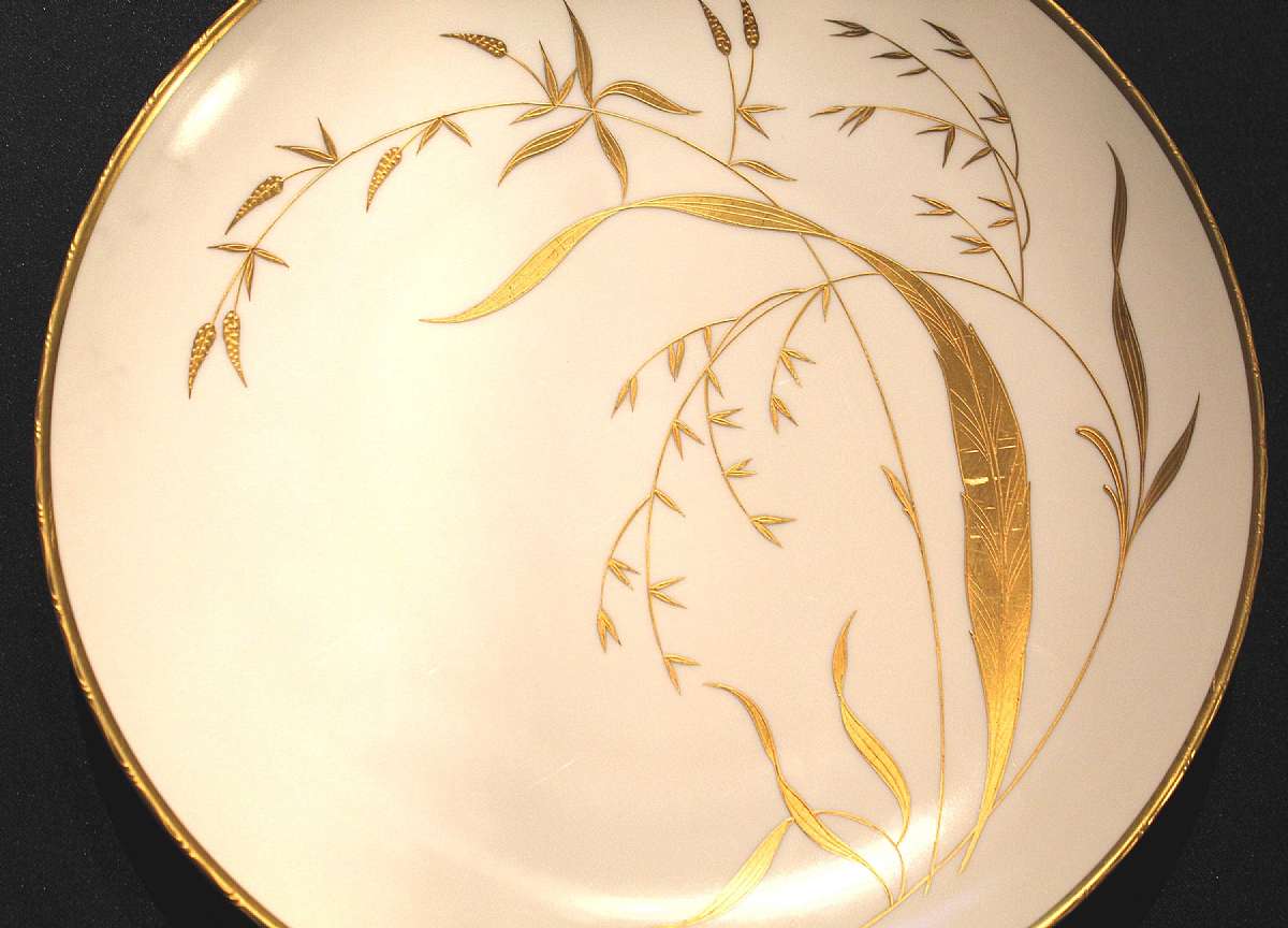 Up for sale is this beautiful Rhenania Duisdorf Round Platter Chop Plate in excellent condition with no chips or cracks. Pattern number is 622. The Platter measures approx. 12 7/8 inches wide.Shipping Excludes: Alaska/Hawaii, US Protectorates, APO/FPO, P