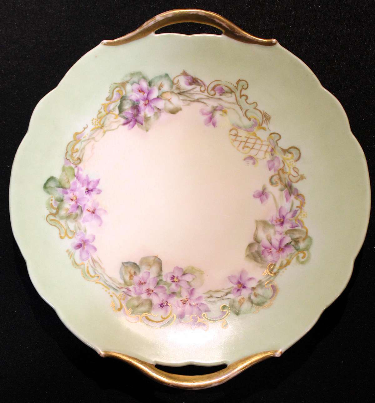 Up for sale is this T & V Tressemanes and Vogt Handled Plate in great condition with no chips or cracks and minor gold wear. It measures approx. 9 7/8"W not measuring the handles.Shipping Excludes: Alaska/Hawaii, US Protectorates, APO/FPO, PO Bo