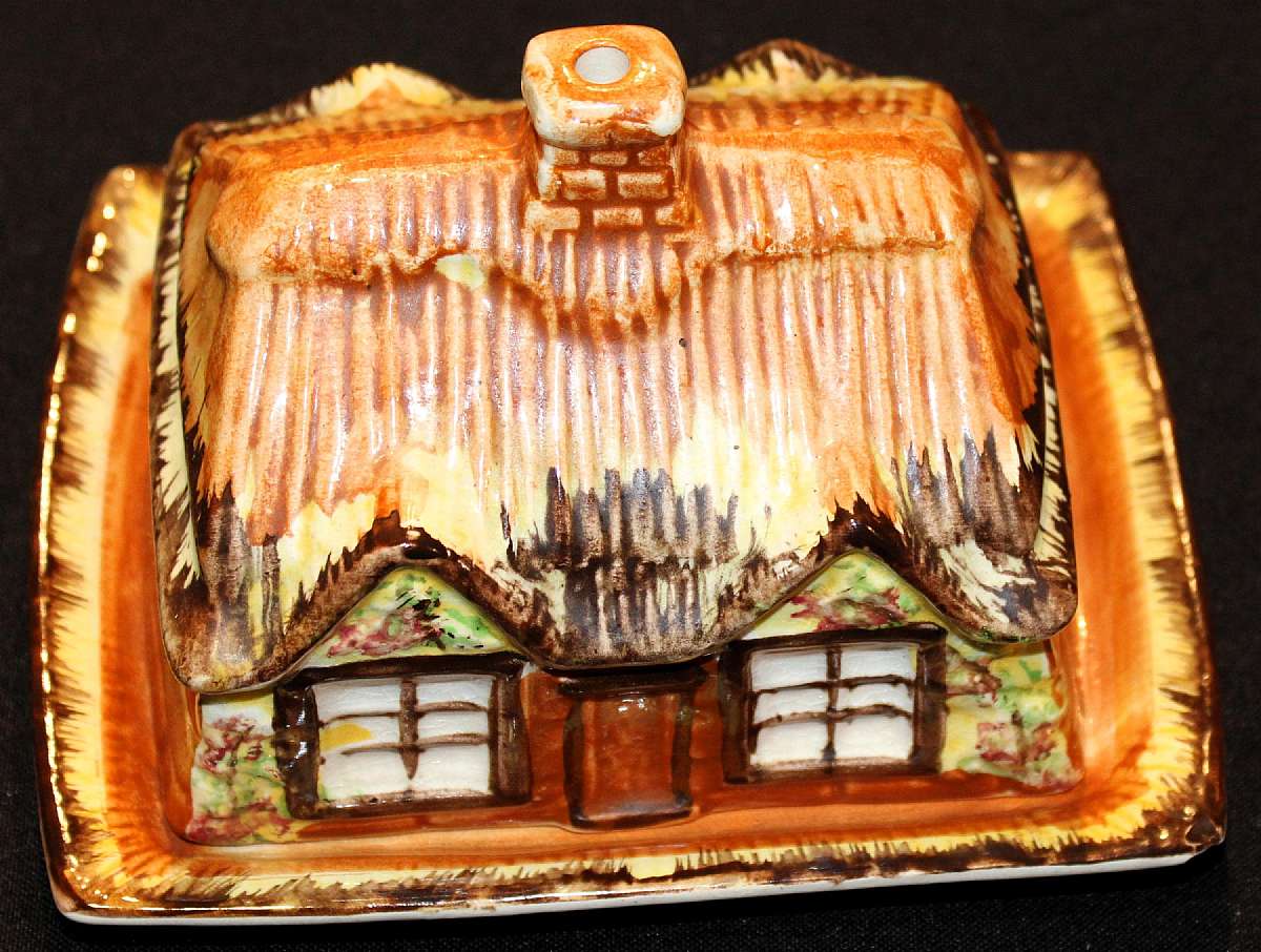 Up for sale is this Price Kensington Ye Olde Cottage Rectangular Cheese Dish. Measures approx. 7"L by 4 3/8"T. There is one chip on the underside of the bottom plate pictured. There is some crazing.Shipping Excludes: Alaska/Hawaii, US Protector