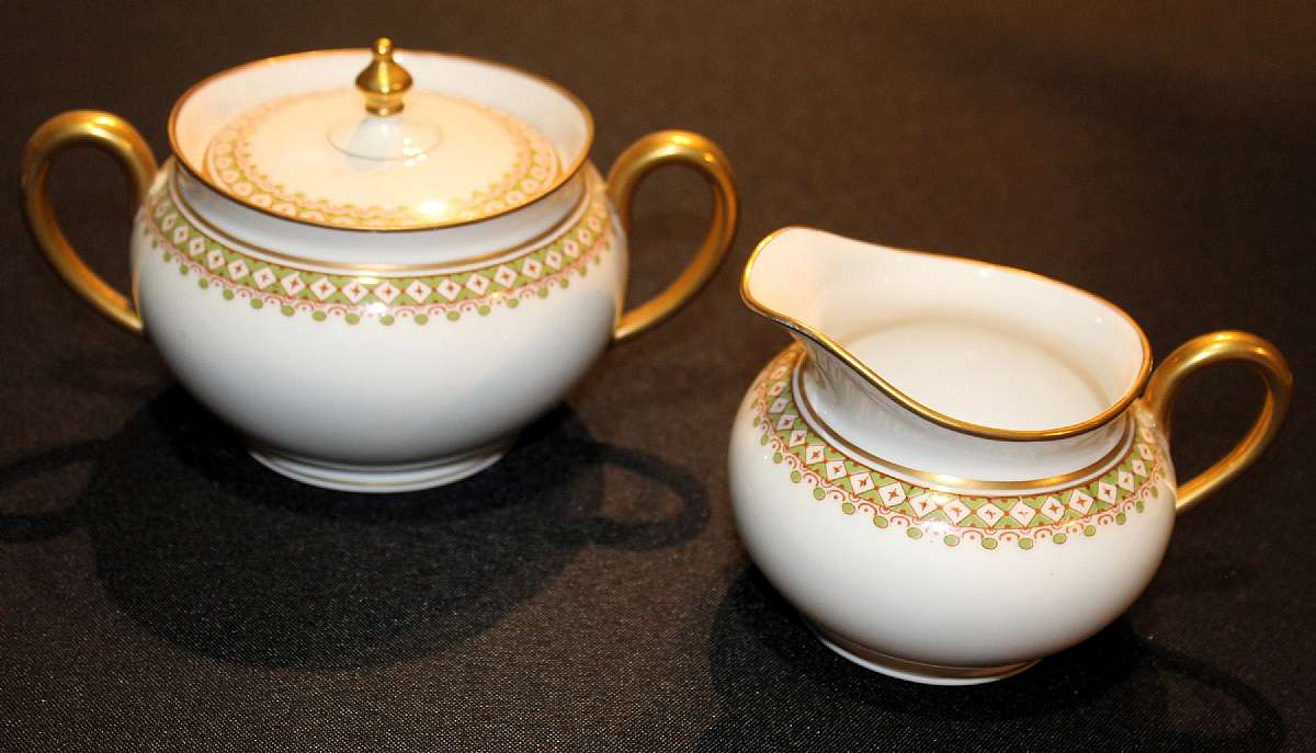 Up for sale are these Theodore Haviland St. Albans Antique Creamer & Covered Sugar Bowl in great condition with no chips. I have other sales for this pattern.Shipping Excludes: Alaska/Hawaii, US Protectorates, APO/FPO, PO BoxShipping Provided to the