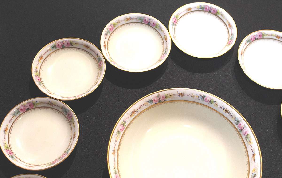 Up for sale are these Hutschenreuther Selb Bavaria Serving Bowl & 12 Fruit Bowls. In great condition with no chips or cracks. The Large Serving Bowl measures approx. 9 3/8"W by about 2 1/2'Deep. The twelve fruit bowls measure approx. 5 1/8'WShip
