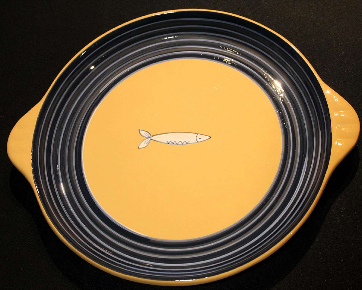 Up for sale is this large Italian Italy Made Round Tab Handled Over & Back Platter in excellent condition with no chips or cracks. It measures approx. 14 1/4 inches wide without the handles & about 17 inches wide with the handles. Shipping Exclud