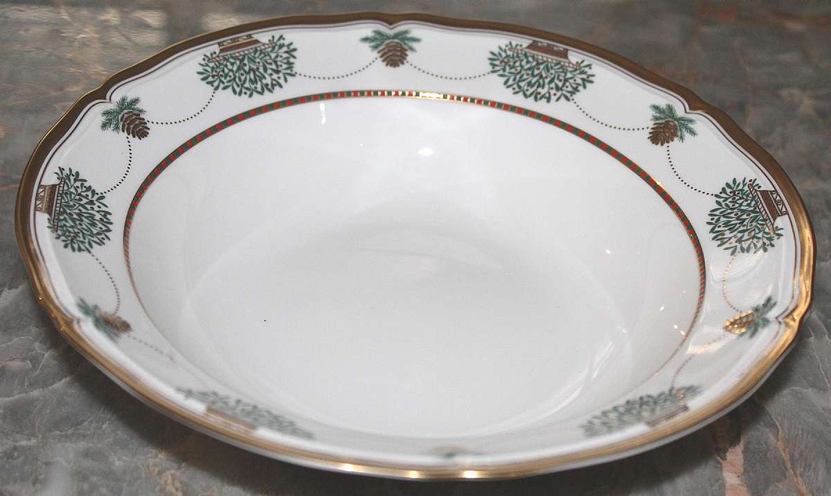 Up for sale is this Mikasa Christmas Garden Round Vegetable Bowl in Excellent condition with no chips or cracks. It measures approx. 10 1/8"W by 2 1/2"D. Please see my other sales for more of this beautiful pattern.Shipping Excludes: Alaska/Haw