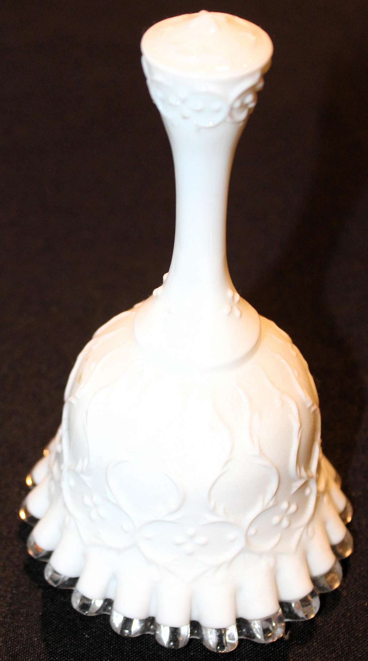 Up for sale is this Fenton Silvercrest Beautiful Vintage Bell in excellent condition with no chips or cracks. The bell measures approx. 6 1/4â€T.Shipping Excludes: Alaska/Hawaii, US Protectorates, APO/FPO, PO BoxShipping Provided to the