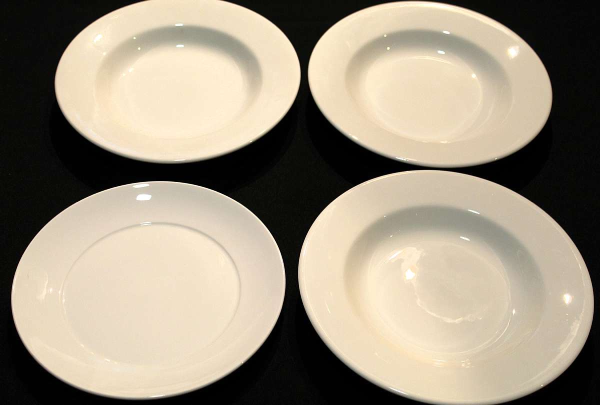 Up for sale are these Dudson Stoke-On-Trent England White Set of Three Pasta Bowls & One Plate in excellent condition. Included are three 11 1/4" Pasta Bowls and one 10 1/2" Plate.Shipping Excludes: Alaska/Hawaii, US Protectorates, APO/FPO,