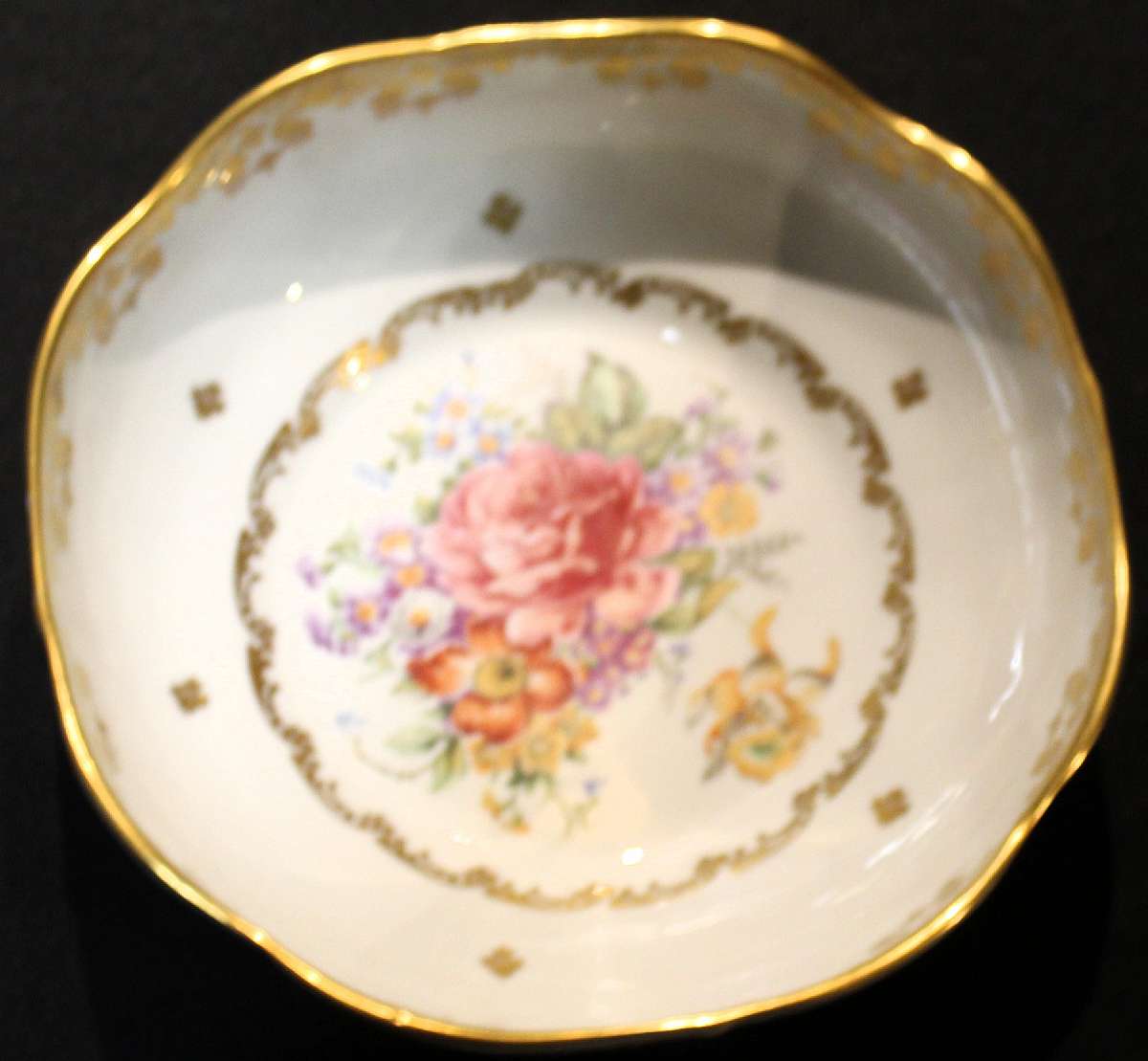 Up for sale is this French Hand Painted Decorative Serving Bowl in great condition with no chips or cracks. measures approx. 9 1/4"W by 2 3/4"T.Shipping Excludes: Alaska/Hawaii, US Protectorates, APO/FPO, PO BoxShipping Provided to the United
