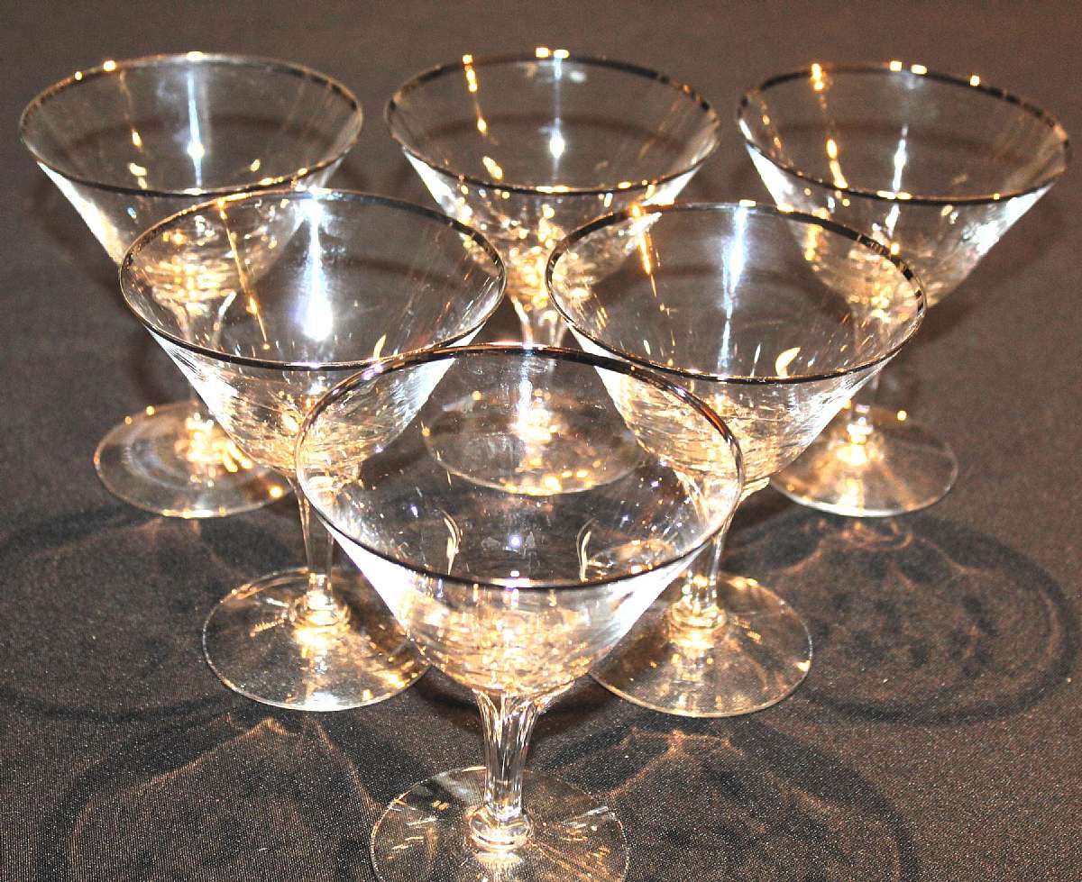 Up for sale are these Fostoria Bridal Belle Set of Six Champagne Glasses in excellent condition with no chips or cracks. The Champagne Glasses measure approx. 4 7/8"T by 4 1/4"W. Gorgeous Vintage Stemware.Shipping Excludes: Alaska/Hawaii, US Pr