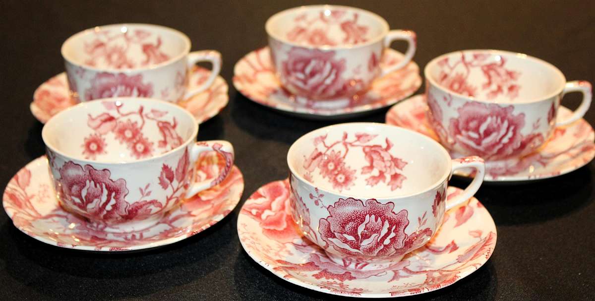 Up for sale are these Up for sale are these Johnson Bros English Chippendale Set Of Five Cup & Saucer Sets in good condition with no chips. There is some crazing. The cups measure approx.2 3/8"T by 3 5/8"W and the saucers are 5 5/8"W.S