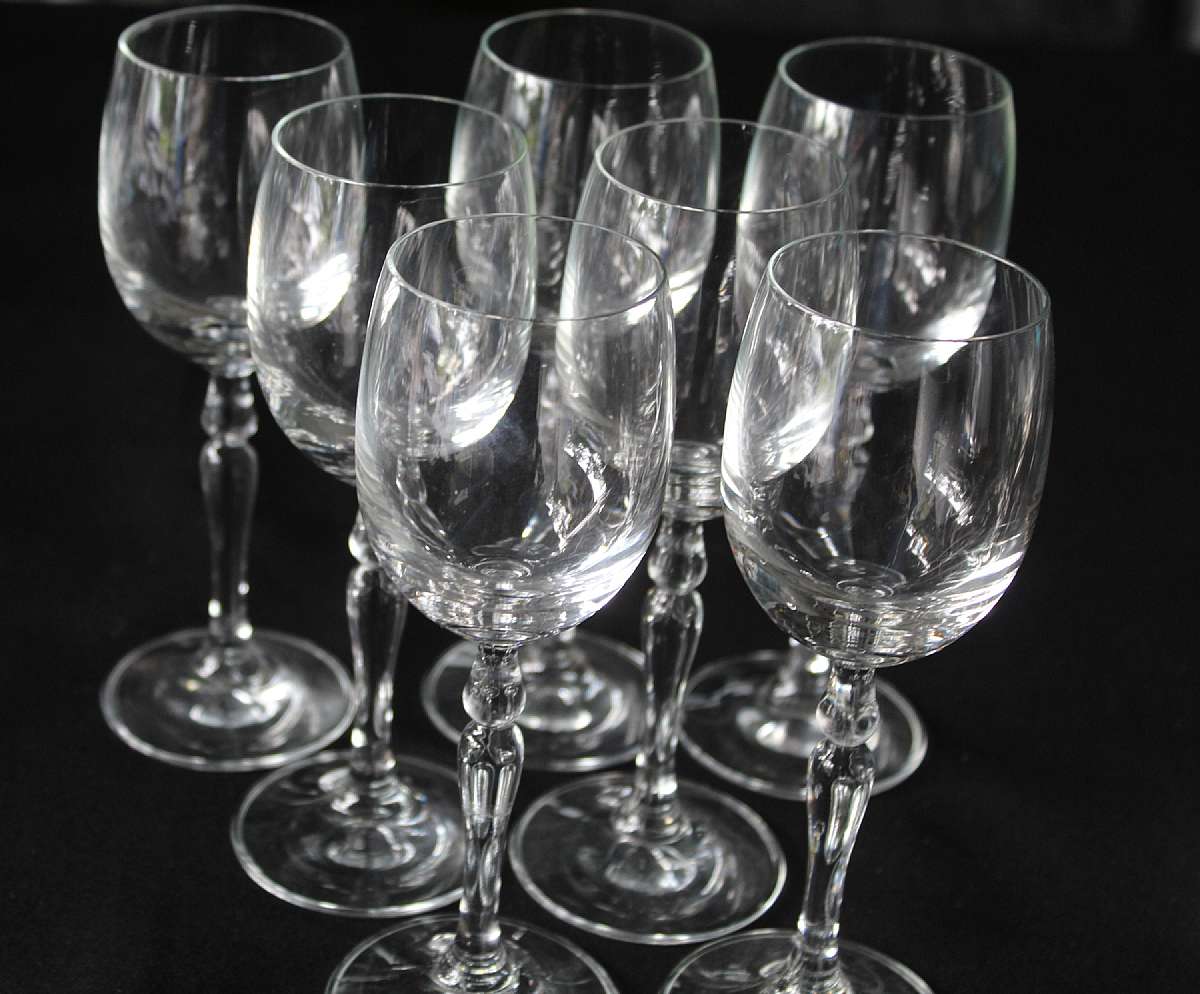 Up for sale are these Studio Nova Evita Set Of Seven White Wine Glasses in excellent condition with no chips or cracks. They measure approx. 7 1/8" Tall and 2 1/8"W.Shipping Excludes: Alaska/Hawaii, US Protectorates, APO/FPO, PO BoxShipping Pr