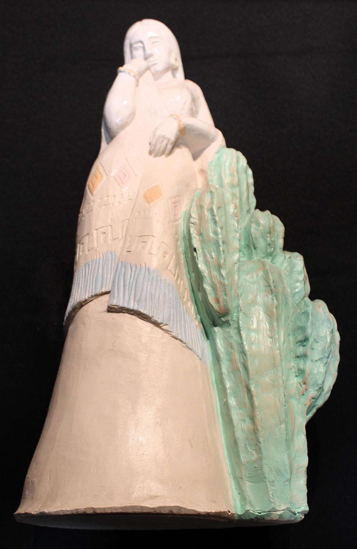 Up for sale is this Fantastic Feather Missing Comanche Figurine in Great condition. Measures approx. 22" T by 11"W. Shipping Excludes: Alaska/Hawaii, US Protectorates, APO/FPO, PO BoxShipping Provided to the United States Only.