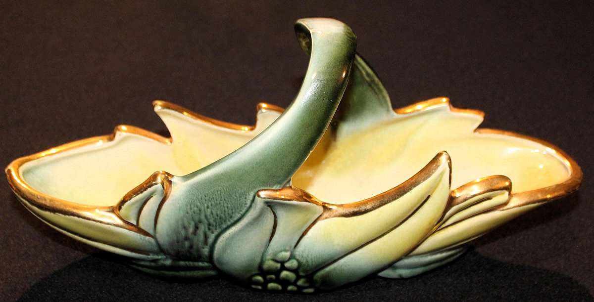 Up for is this Shafer Vintage Planter With 23 K Gold Decorations in great condition with no chips or cracks. It measures approx. 12 1/2"L by 3"W by 6"T.Shipping Excludes: Alaska/Hawaii, US Protectorates, APO/FPO, PO BoxShipping Provided t
