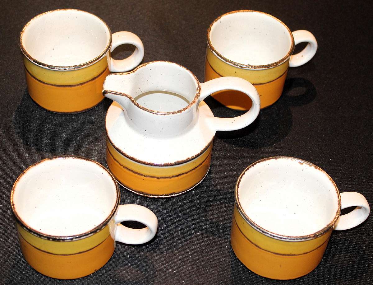 Up for sale are these Midwinter England Sun Set Of One Creamers & Four Cups. All are in excellent condition with no chips or cracks. The cups measure approx. 2 1/2 inches tall and the creamer 3 3/8"T.Shipping Excludes: Alaska/Hawaii, US Protecto