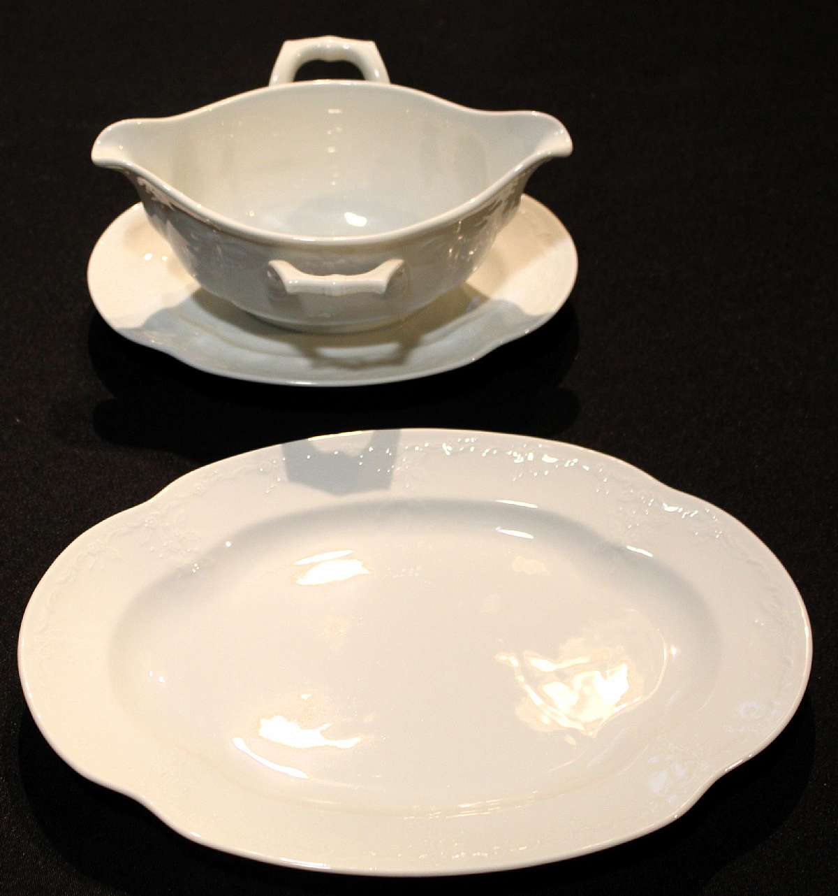 Up for sale are these Kaiser Dubarry Gravy Boat With Attached Under Plate & A Platter in excellent condition with no chips or cracks. The platter measures approx.11 1/8"L by 7 5/8"W.Shipping Excludes: Alaska/Hawaii, US Protectorates, APO/FP