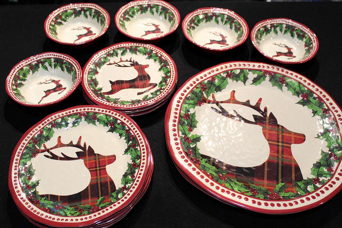 Up for sale is this Christmas Reindeer Melamine Seventeen Piece Set in great condition. Included are Five 10 3/4"W Plates, Five 9"W Plates, Five 7"W Plates & Two 16"W Platters.  Shipping Excludes: Alaska/Hawaii, US Protectorates,