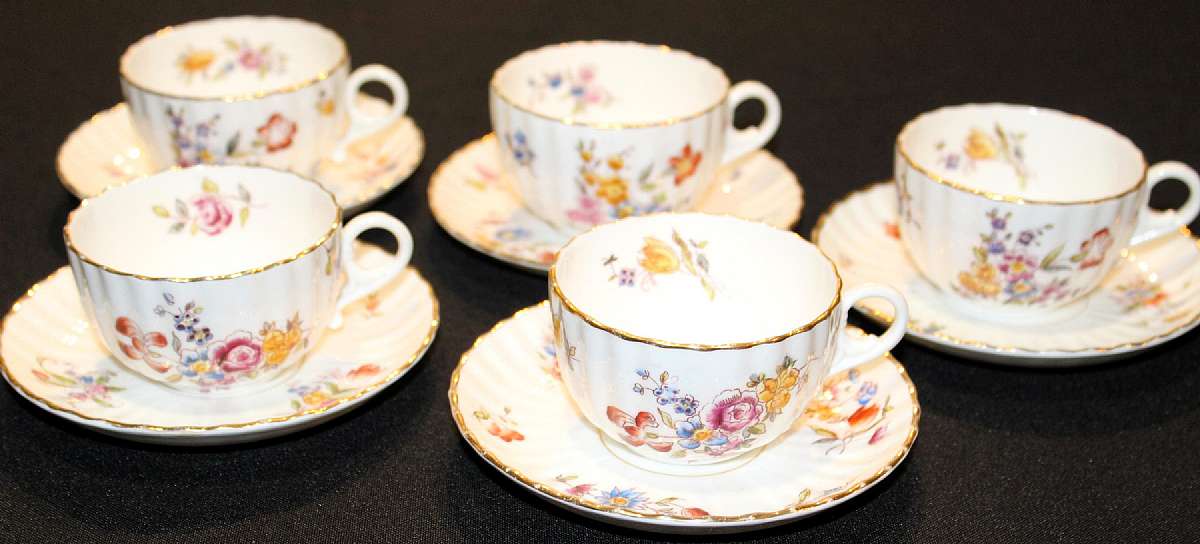 Up for sale are these Rorstrand Sweden Pattern 754 Flowers Gold Trim Set Of 5 Demitasse Cups & Saucers. No chips, cracks or crazing. The cups measure approx. 3 inches wide and about 1 7/8 inches tall. The saucers measure approx. 4 3/4 inches wide and