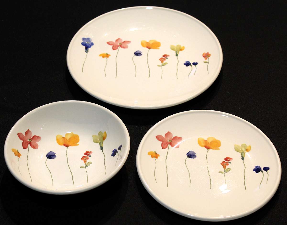 Up for sale are these Royal Stafford Scattered Flowers Three Piece Set Of China In very good condition with no chips, cracks or crazing. Included are one 11 1/8" Dinner Plate, one 8 7/8" Salad Plate & One 7 5/8" Cereal Bowl.  Shipping