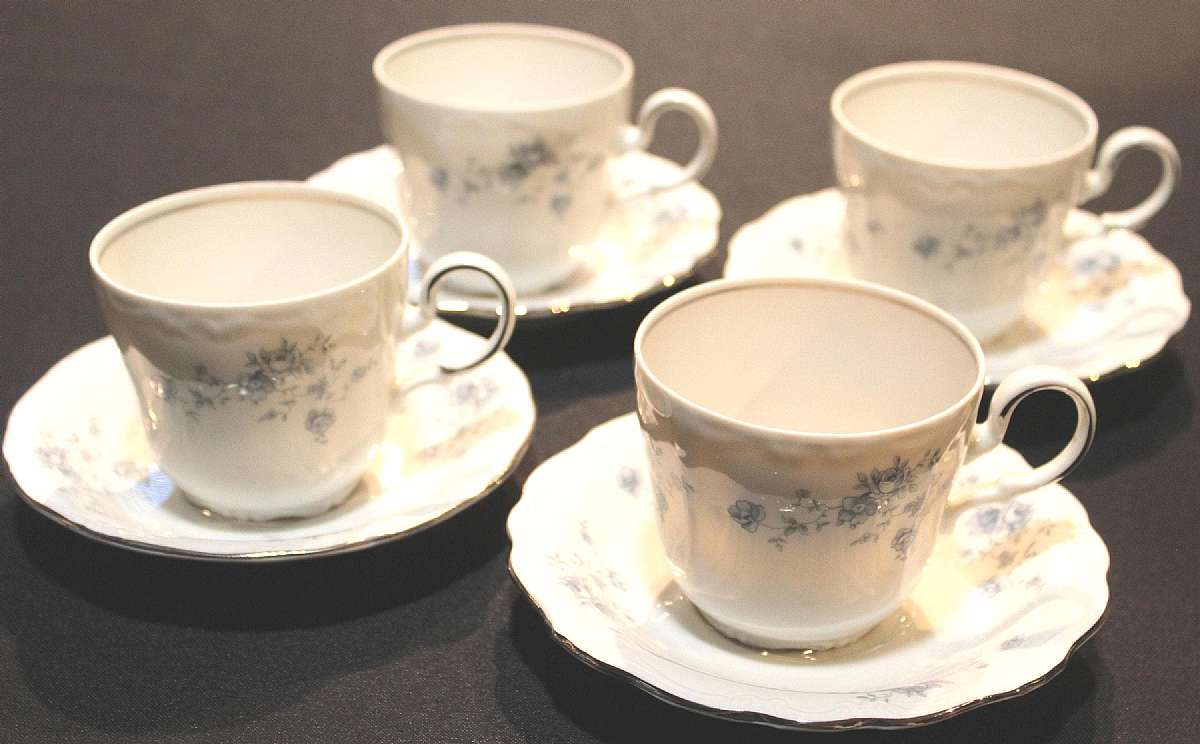 Up for sale are these Johann Haviland Blue Garland Bavaria Set Of Four Flat Cup & Saucer Sets in excellent condition with no chips or cracks. The cups measure approx.3 1/8"T & the saucers 6 1/8"W.  Shipping Excludes: Alaska/Hawaii, US P