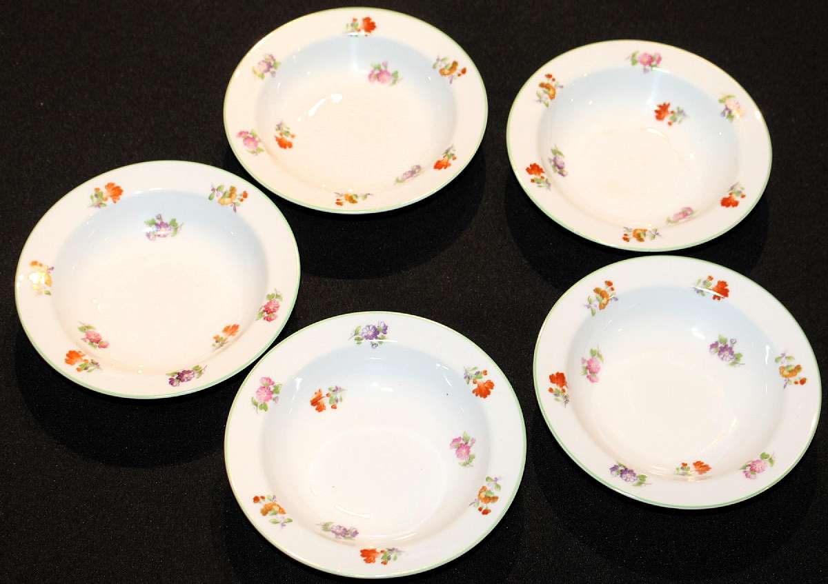 Up for sale are these Rose China Japan Small Flowers & Green Trim Pattern RO8 Five Fruit Bowls in excellent condition with no chips or cracks. They Measure approx. 5 1/2"W. Please see my other sales for more of this beautiful pattern. Circa 1946.