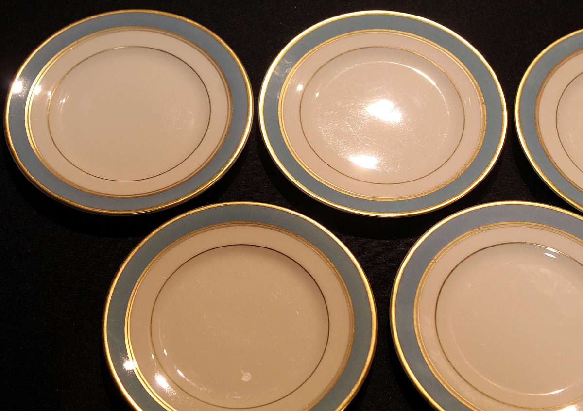 Up for sale are these Syracuse China Edmonton Set Of Six Bread Plates in great condition with no chips or cracks. The Plates measure approx. 6 1/4"W. Minor wear with some scratching from use.Shipping Excludes: Alaska/Hawaii, US Protectorates, APO/FP