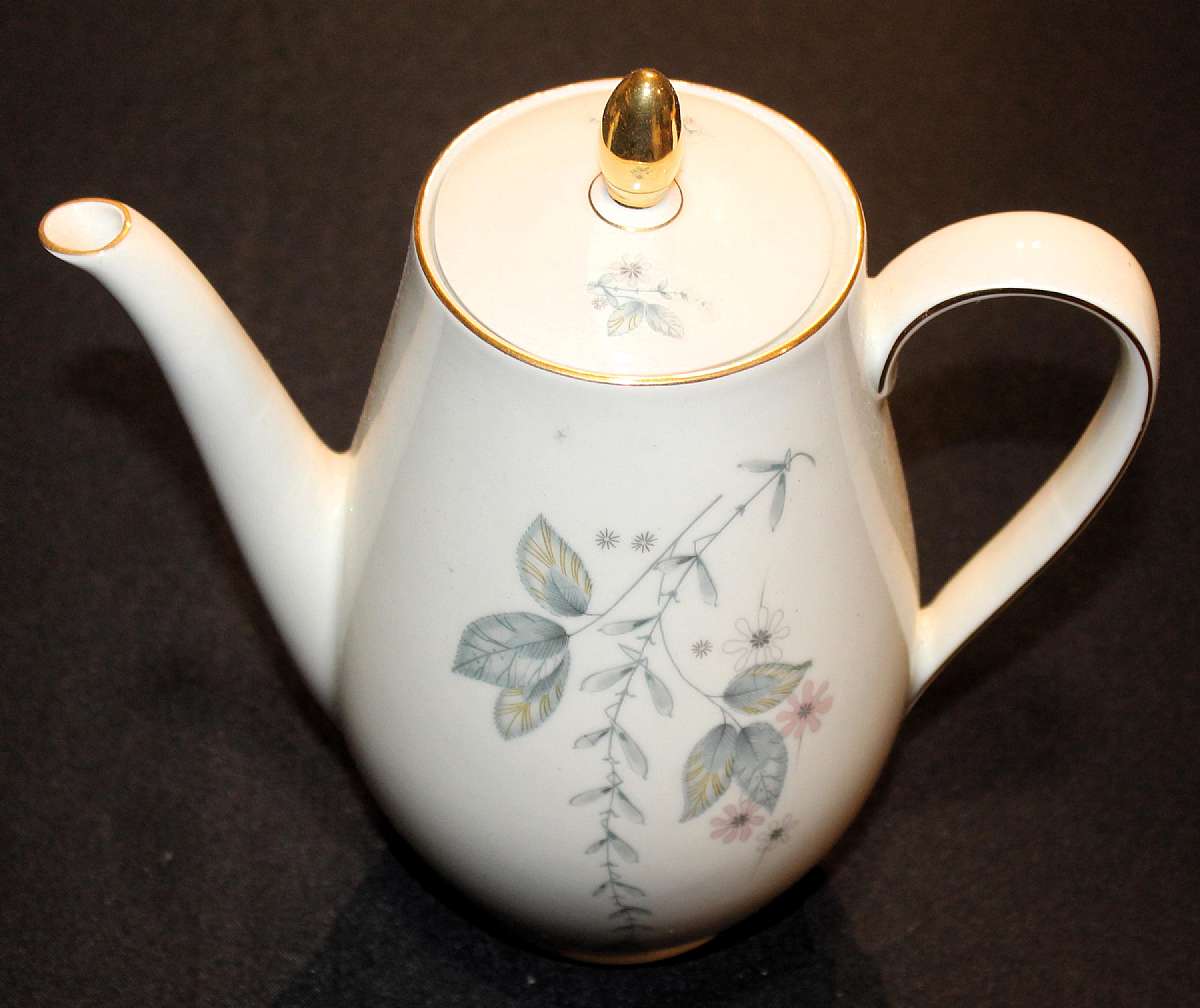 Up for sale is this Elfenbein Bavaria Porcelain Vintage Coffee Pot in excellent condition with no chips or cracks or crazing. The coffee pot measures approx. 8 3/8" T without the lid. Shipping Excludes: Alaska/Hawaii, US ProtectoratesShipping Provi