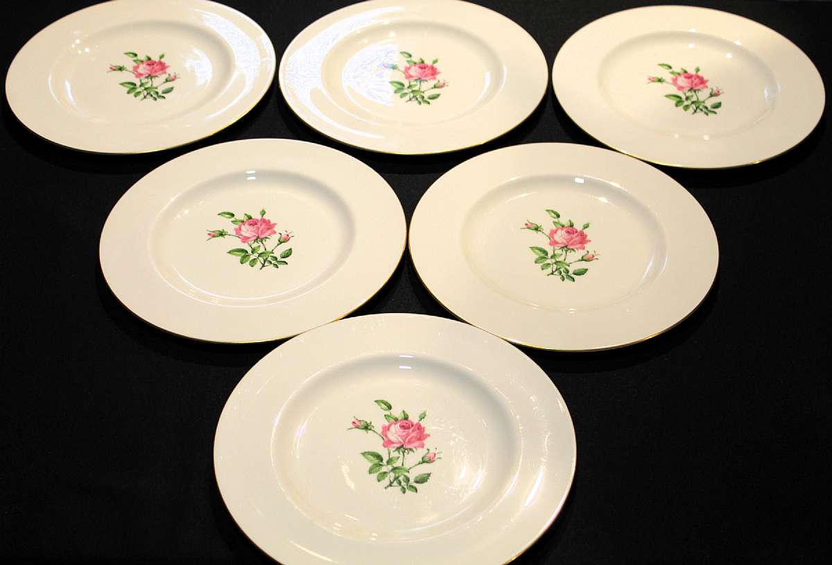 Up for sale are these Westport Morning Rose Set Of Six Dinner Plates in excellent condition with no chips or cracks. They measure approx. 10 1/2 inches wide. Shipping Excludes: Alaska/Hawaii, US Protectorates, APO/FPO, PO BoxShipping Provided to the Uni