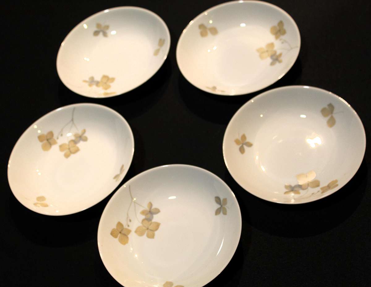 Up for sale are these Rosenthal Wood Nymph Set Of 5 Cereal Bowls with no chips or cracks. In excellent condition. The bowls measure approx. 7 1/8"W. Please see my other sales for more of this pattern.Shipping Excludes: Alaska/Hawaii, US Protectorate