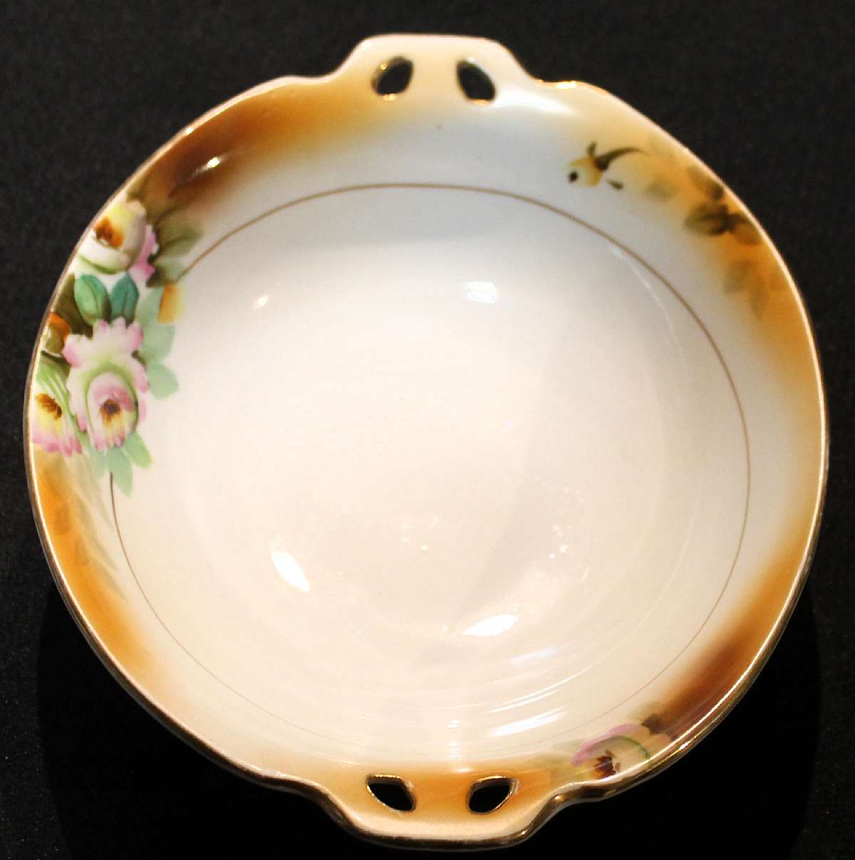Up for sale is this Beautiful Nippon Rising Sun Mark Hand Painted Bowl with no chips or cracks. It measures approx. 7 3/8" by 8 3/4". Shipping Excludes: Alaska/Hawaii, US Protectorates, APO/FPO, PO BoxShipping Provided to the United States Onl