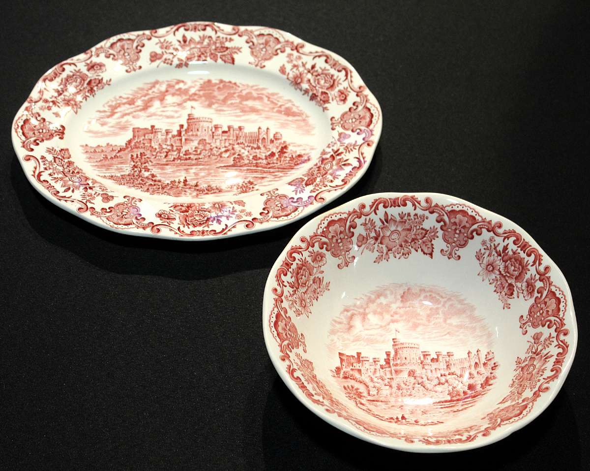Up for sale are these Wedgwood Royal Homes Of Britain Platter & Serving Bowl in great condition with no chips. There is some crazing. The Platter measures approx. 12"L by 9 1/2"W & The Serving Bowl is 8 1/2"W by 2 3/4"D.  Ship