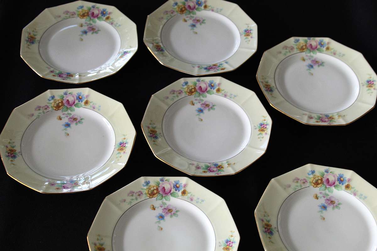 Up for sale are these Tirschenreuth The Wrexham Set Of Seven Salad Plates in excellent condition with no chips or cracks. The plates measure approx. 7 1/2"W.  Shipping Excludes: Alaska/Hawaii, US Protectorates, APO/FPO, PO BoxShipping Provided to t