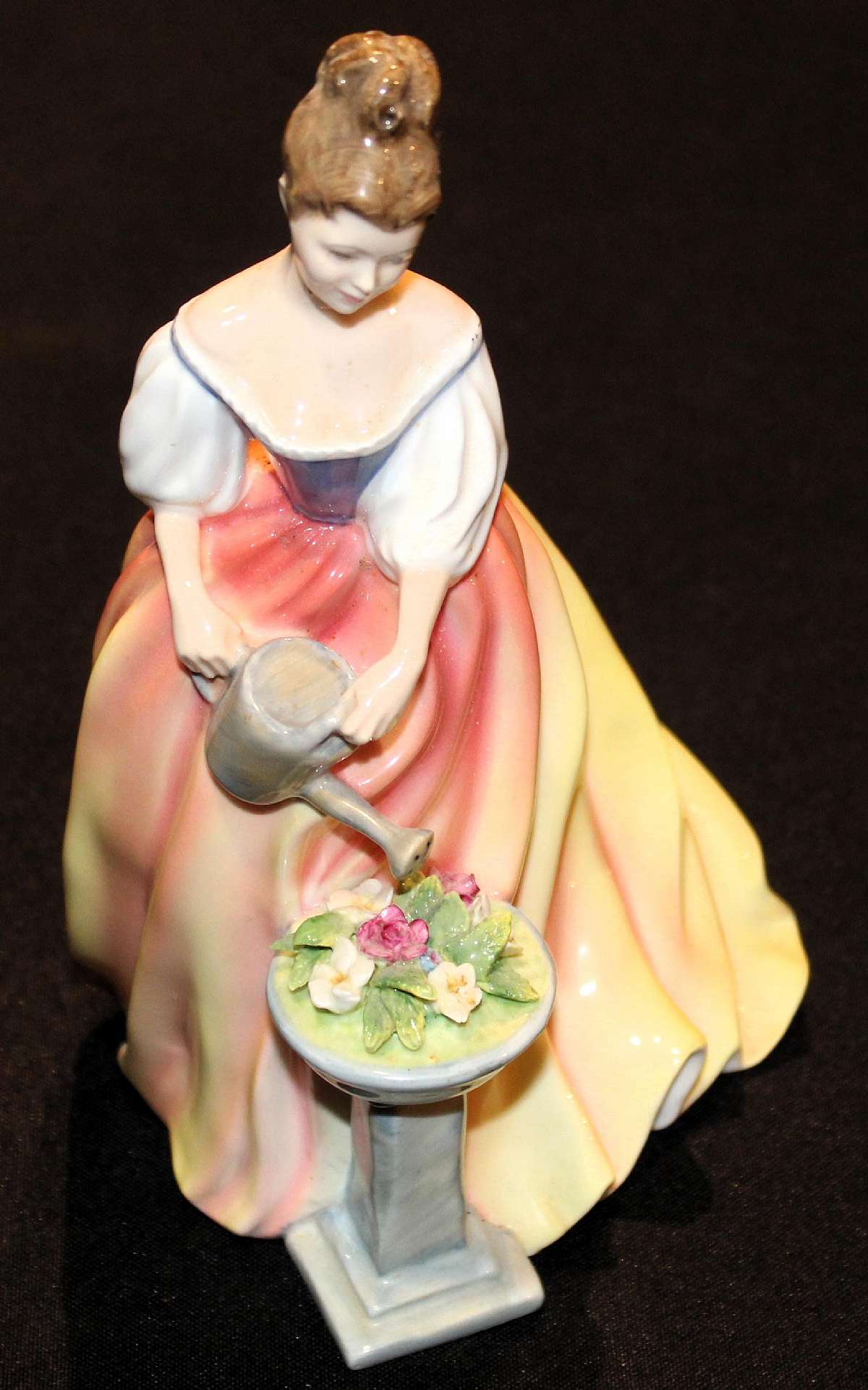 Up for sale is this Fantastic Royal Doulton Alexandra HN3286 Figurine in excellent condition with no chips or cracks. Measures approx. 8"T.Shipping Excludes: Alaska/Hawaii, US Protectorates, APO/FPO, PO BoxShipping Provided to the United States Onl