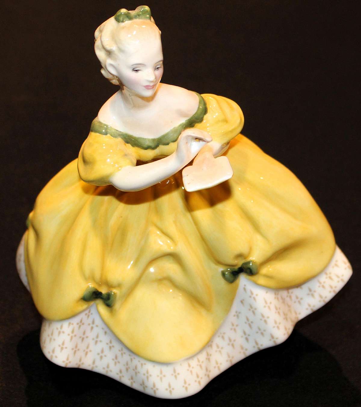 Up for sale is this Fantastic Royal Doulton The Last Waltz HN2315 Figurine in excellent condition with no chips or cracks. Measures approx. 8"T.Shipping Excludes: Alaska/Hawaii, US Protectorates, APO/FPO, PO BoxShipping Provided to the United State